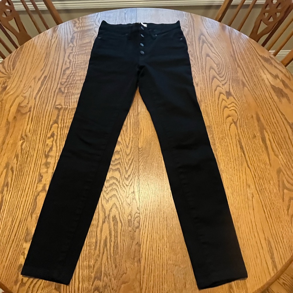 Madwell black 9” rise skinny Jean with 4 front buttons in black - size 27.